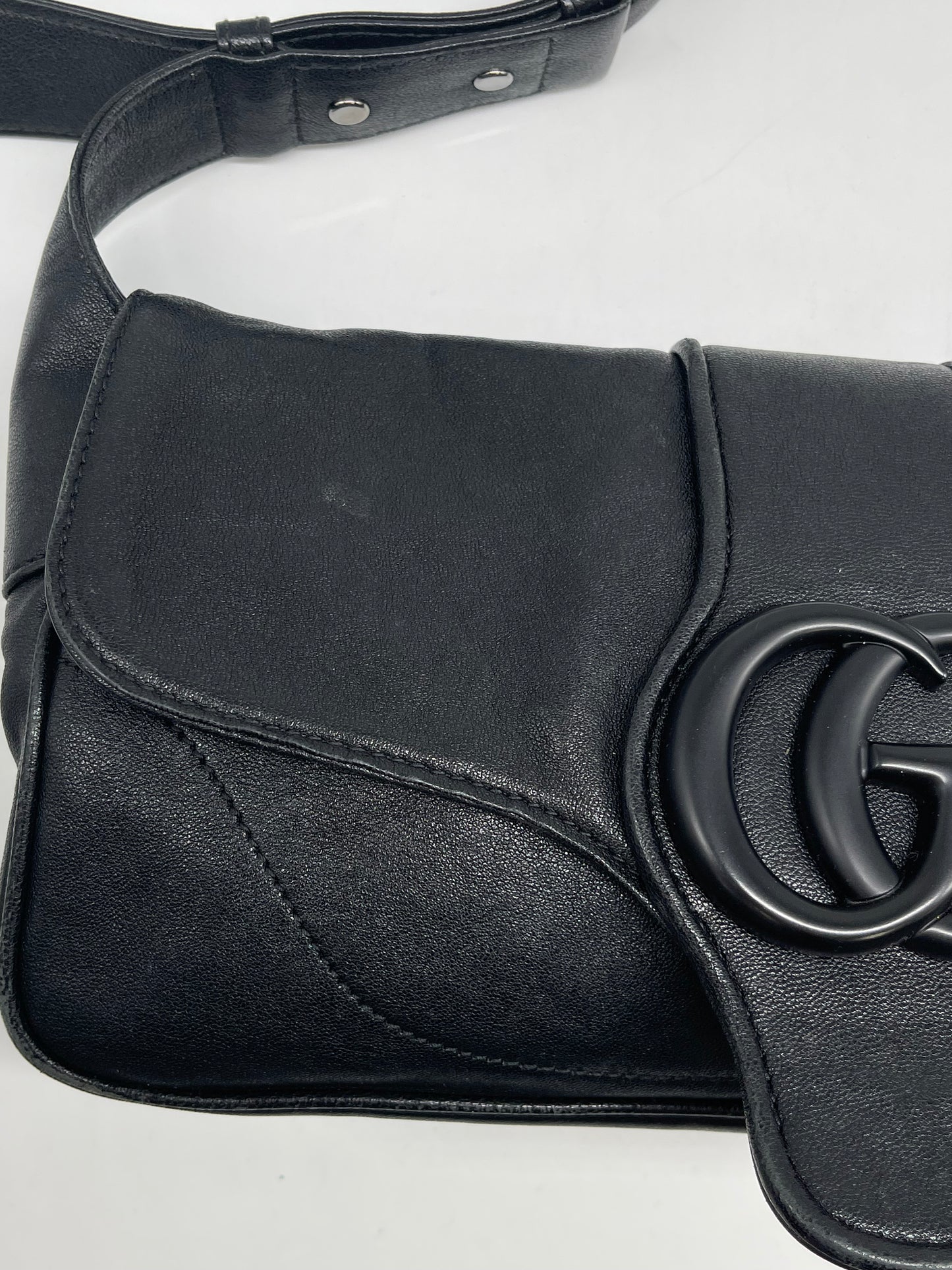 Handbag Luxury Designer By Gucci, Size: Medium