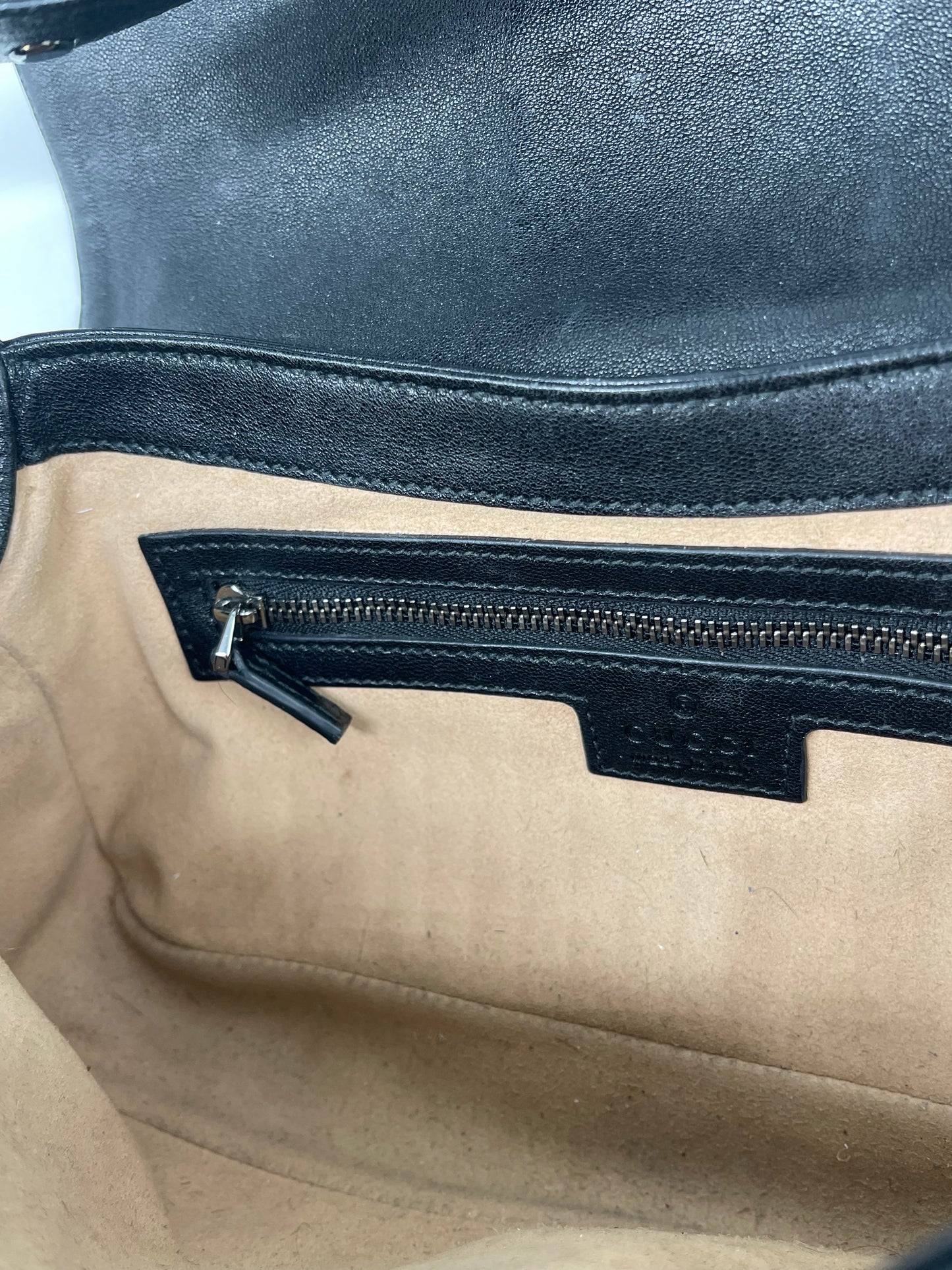 Handbag Luxury Designer By Gucci, Size: Medium