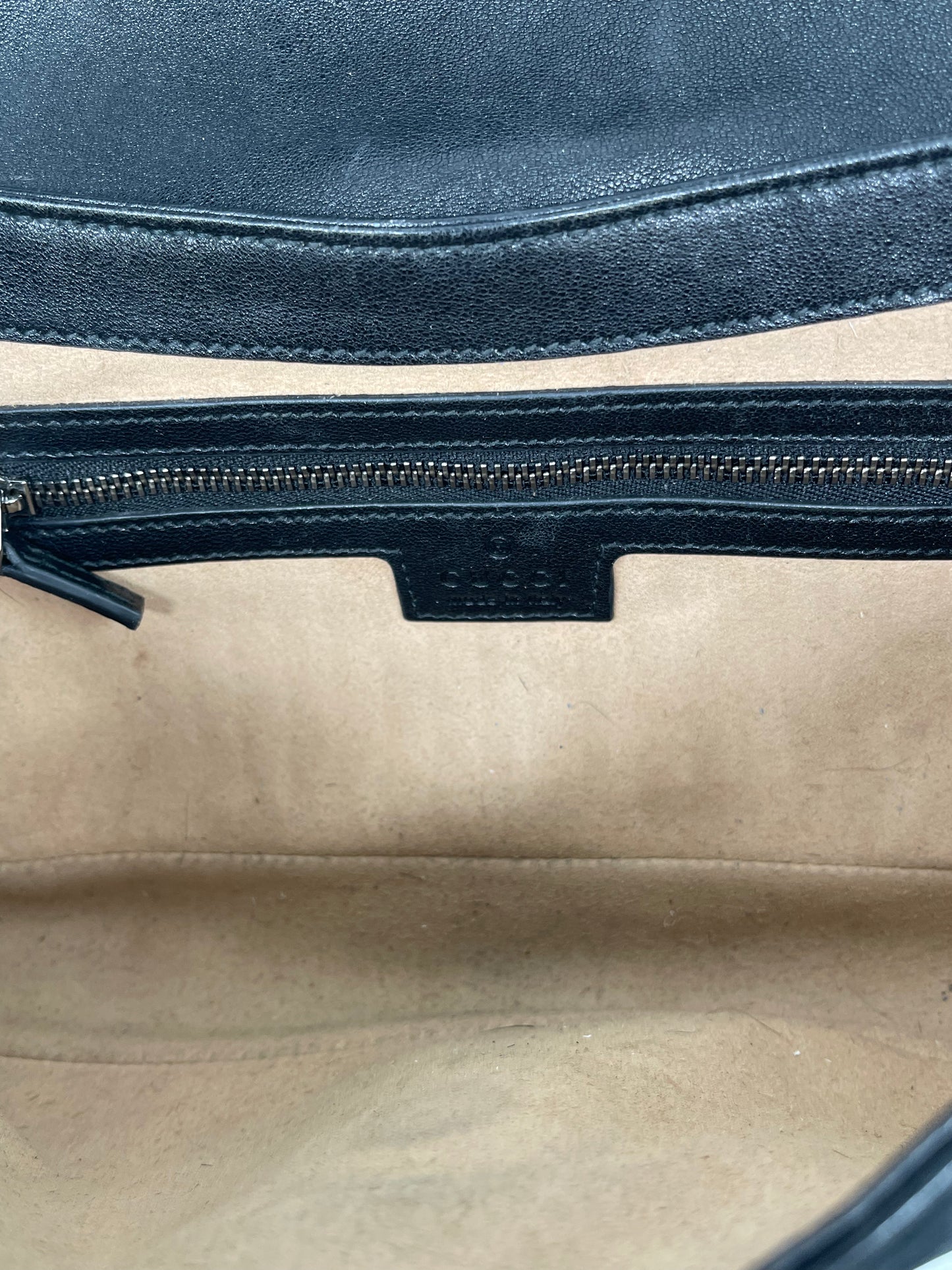 Handbag Luxury Designer By Gucci, Size: Medium