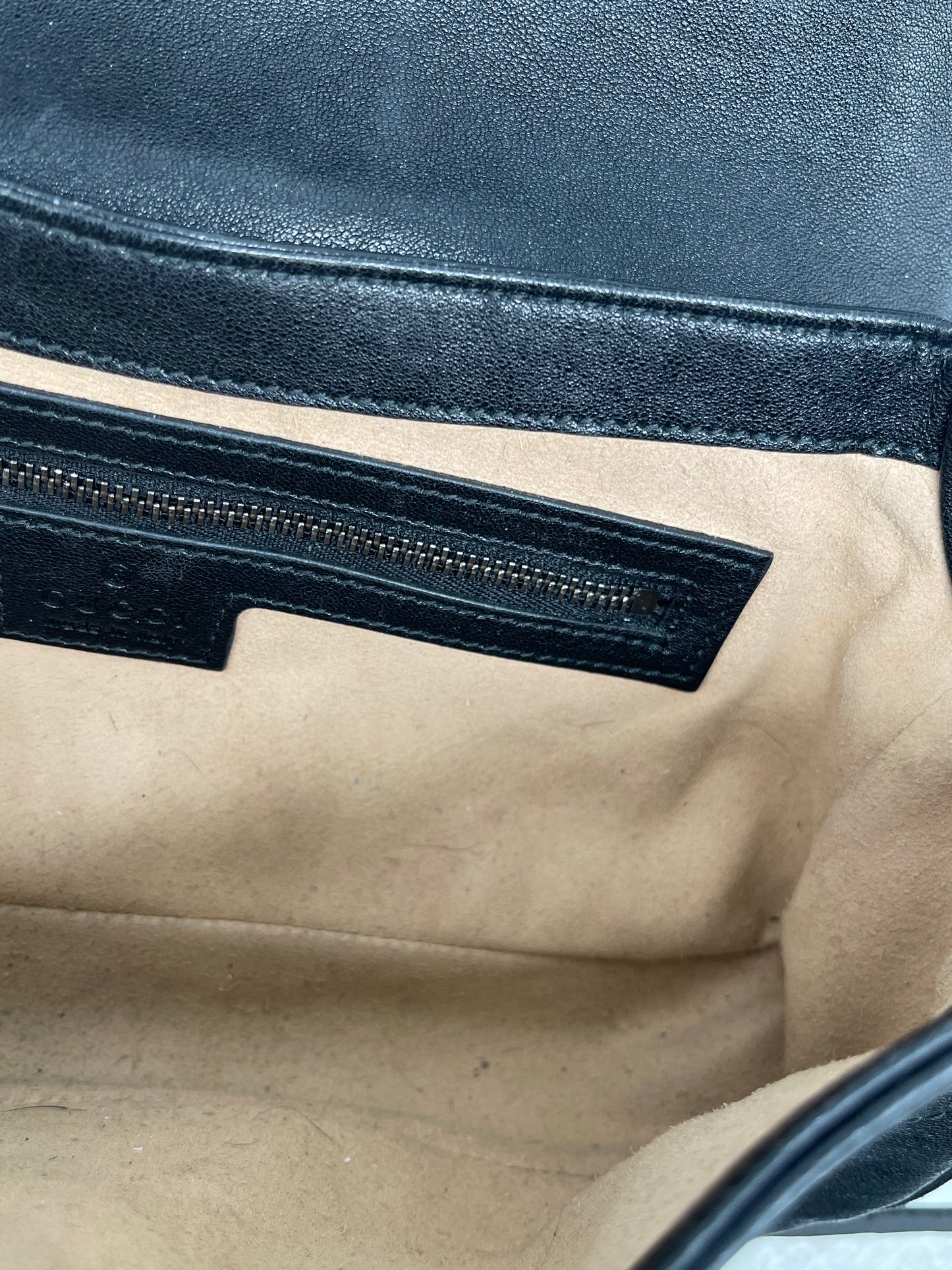 Handbag Luxury Designer By Gucci, Size: Medium