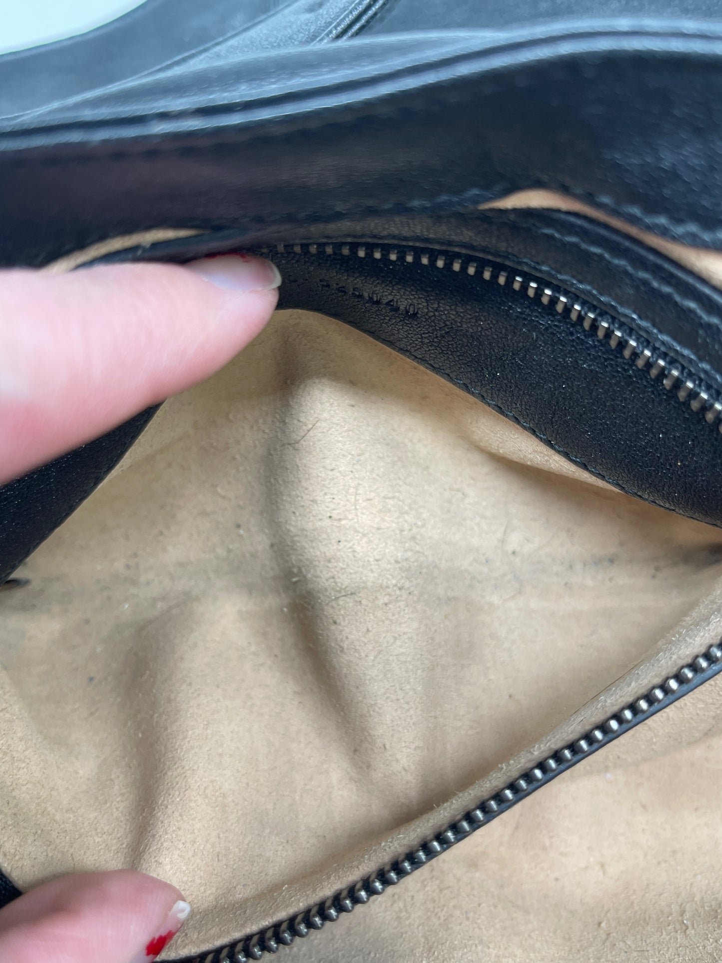 Handbag Luxury Designer By Gucci, Size: Medium