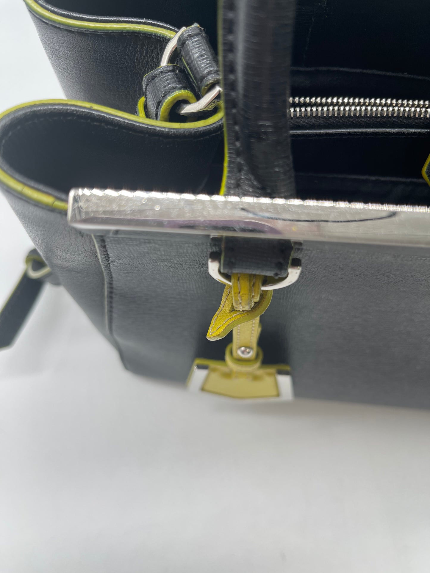 Handbag Luxury Designer By Fendi, Size: Medium