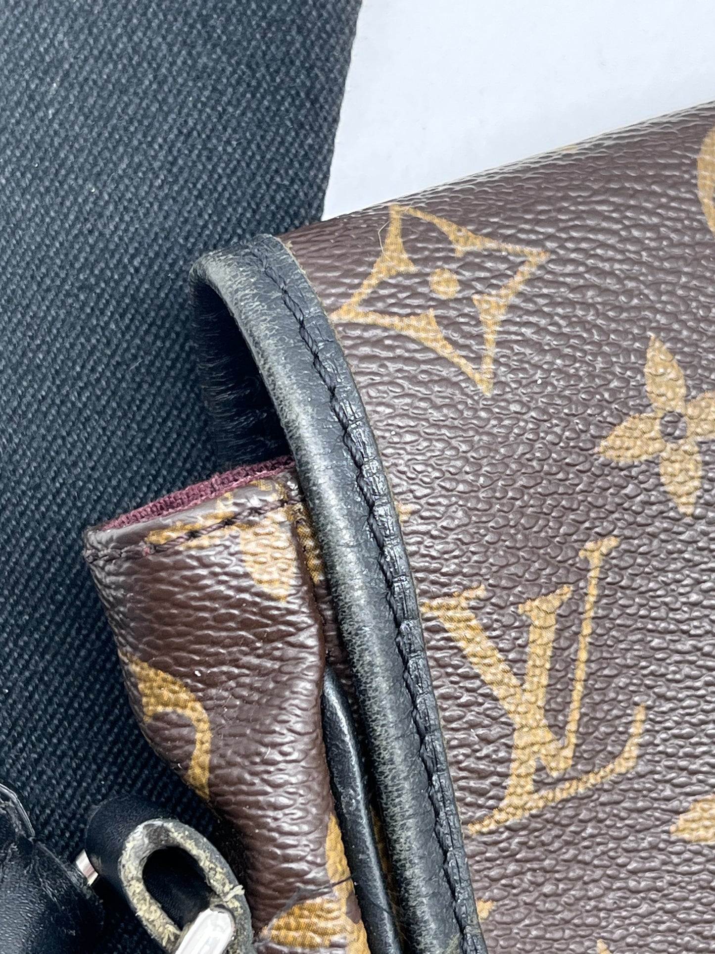 Handbag Luxury Designer By Louis Vuitton, Size: Medium