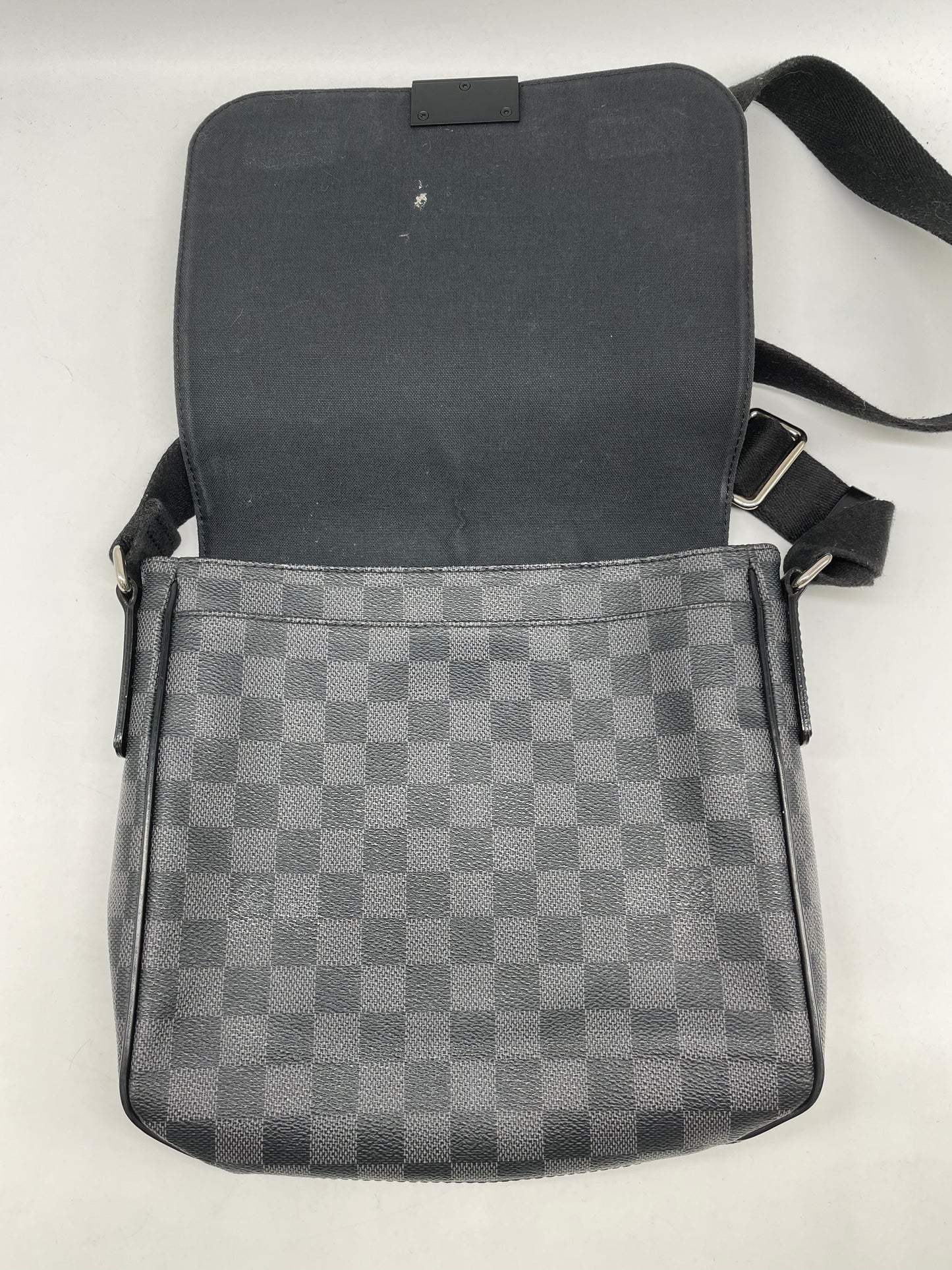 Crossbody Luxury Designer By Louis Vuitton, Size: Large
