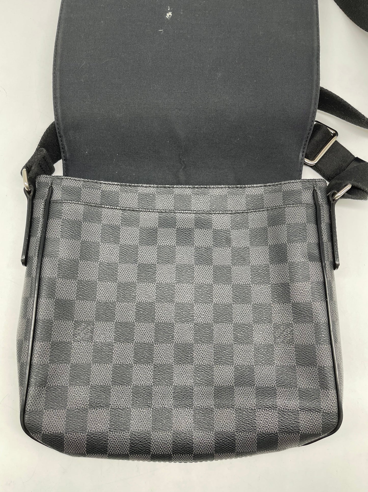 Crossbody Luxury Designer By Louis Vuitton, Size: Large