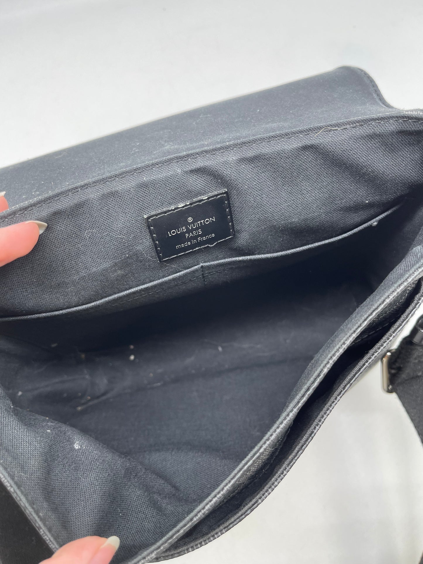Crossbody Luxury Designer By Louis Vuitton, Size: Large