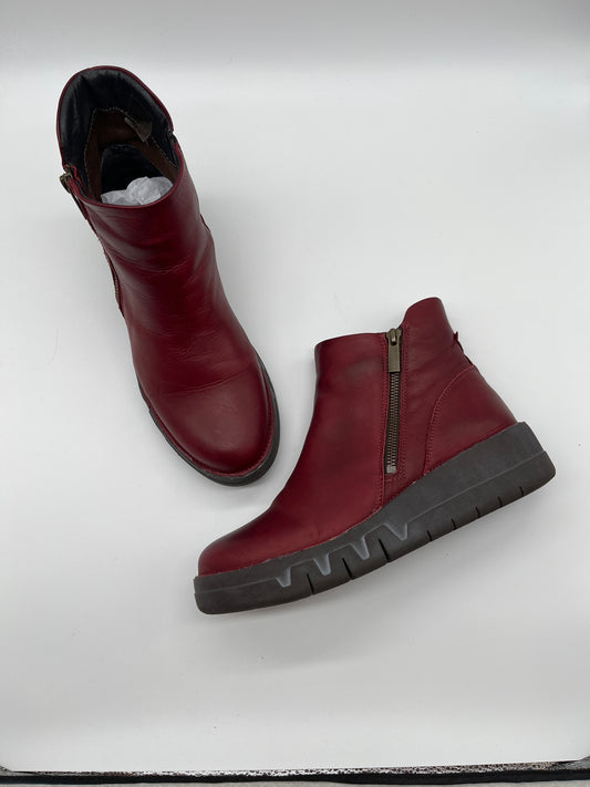 Boots Leather By Miz Mooz  Size: 9.5
